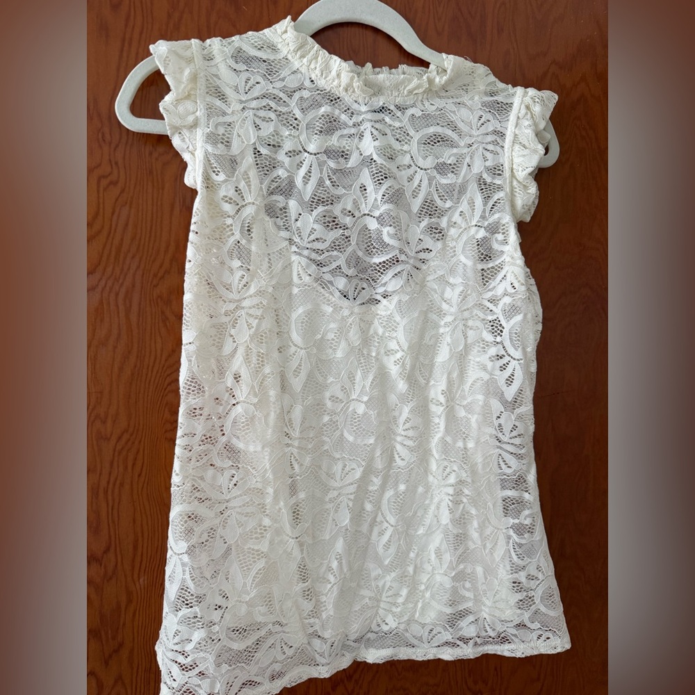 RW&CO. White Lace Cap-Sleeve Blouse